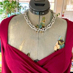 Gorgeous silver chain choker necklace.